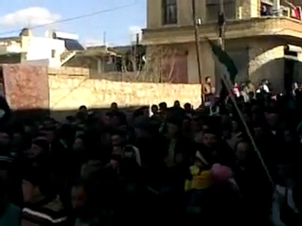 فري برس   حلب الجينة جمعة النفير العام حرق العلم الروسي 10 2 2012 ج4