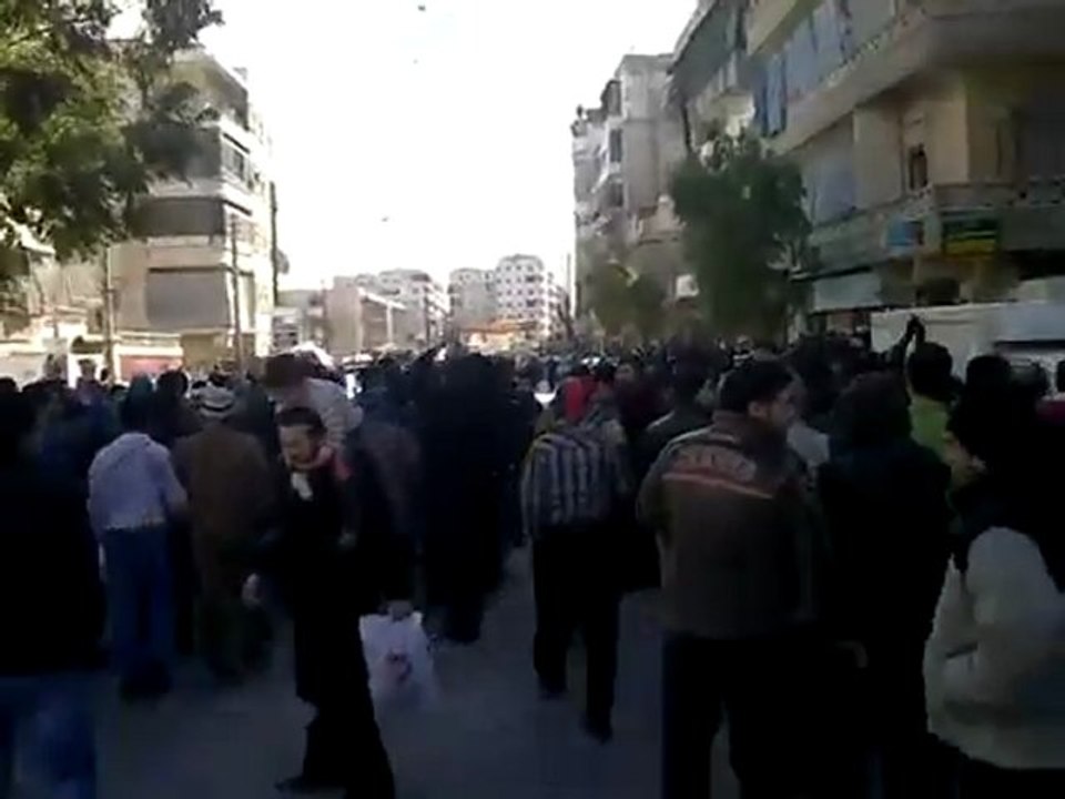 فري برس   حلب   حي صلاح الدين   مظاهرة جامع سعد بن أبي وقاص 10 2 2012