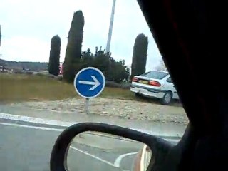 attention au rond point ! accident,crash !!