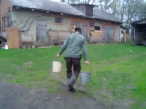 Papi Gaston est un peu trop bourré