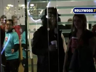 Dave Navarro Shops At The Apple Store