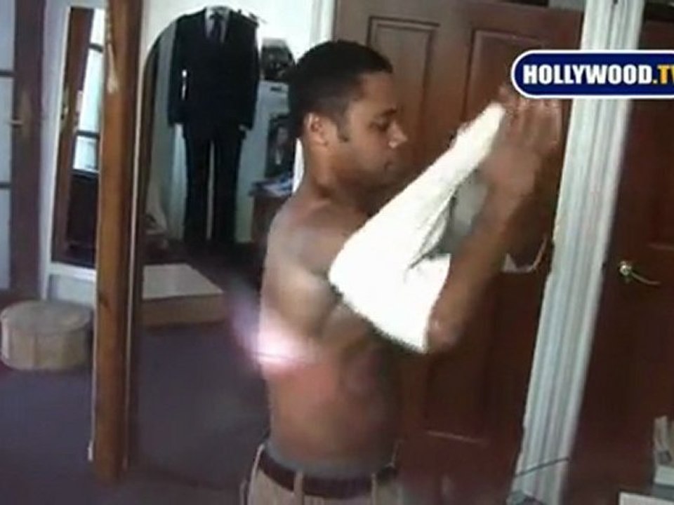 Cuba Gooding Jr. Gets Topless