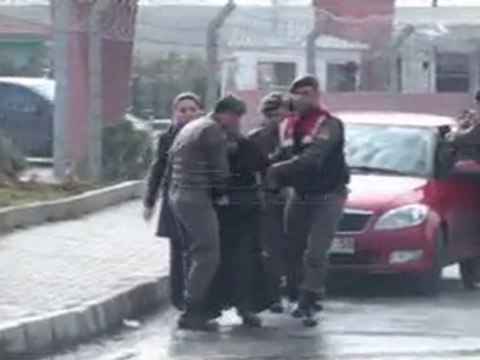 Silivri Cezaevi Önünde Kadın Kavgası