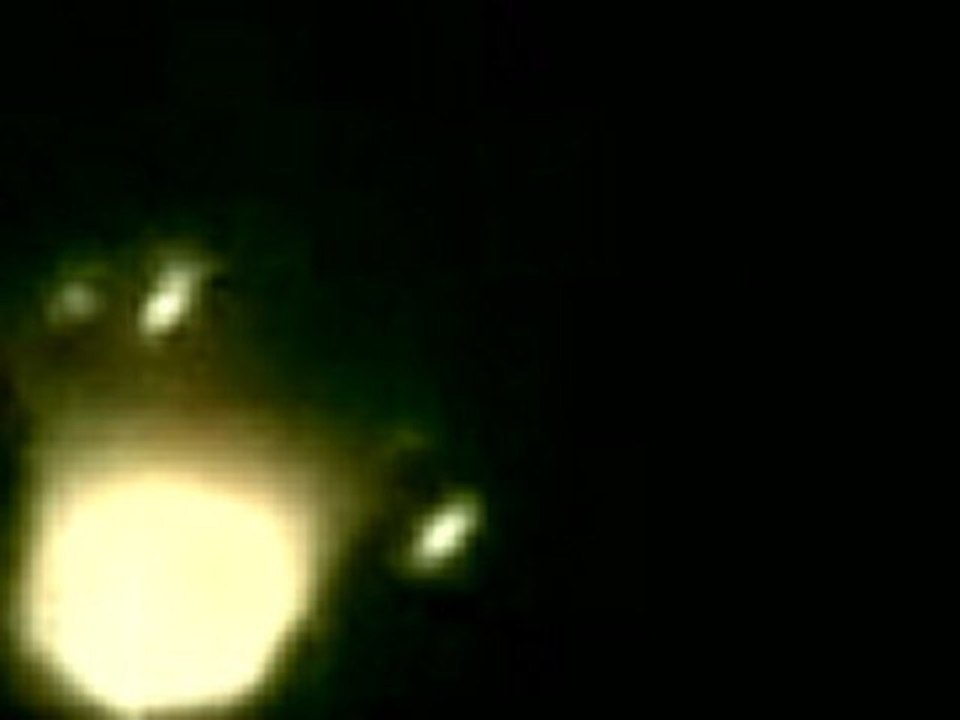OVNI vu de près et entouré