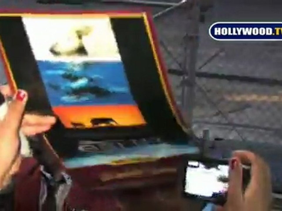 Teenage Fans Go Mad For Jonas Brothers