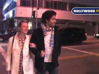 Adrian Grenier  Talks With Fans.