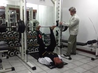 Max Di Biase alla leg press atleta di Roberto Eusebio