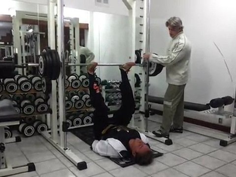 Max Di Biase alla leg press atleta di Roberto Eusebio