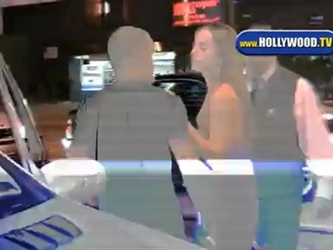 Mena Suvari Has Dinner At Boa Steak House Saturday Night