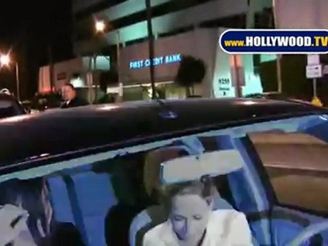 Sheryl Crow Has Dinner At Boa Friday Night