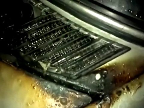 فري برس ريف دمشق حرق السيارت في قطنا من قبل أزلام النظام