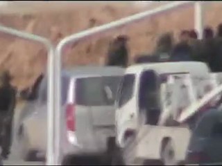 فري برس   حماة عناصر الجيش يستعدون لأقتحام طريق حلب12 2 2012