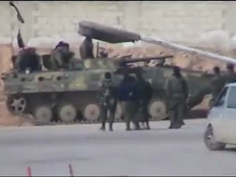 فري برس حماة توجه الدبابات لحي طريق حلب12 2 2012