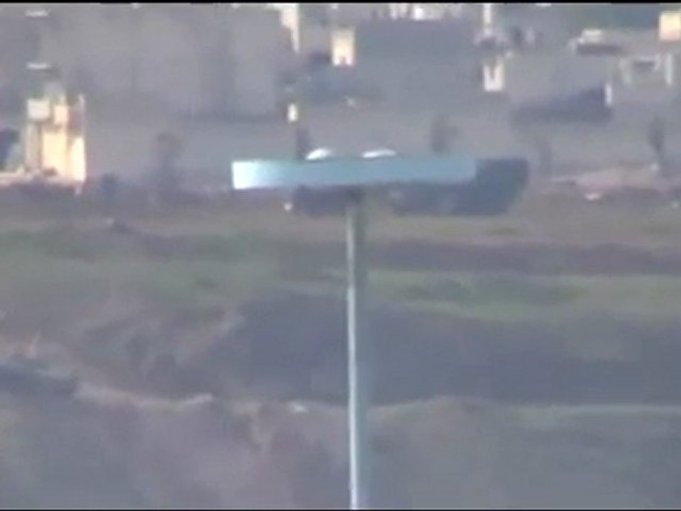 فري برس   حماة الدبابات عند مشاع وادي الجوز 12 2 2012