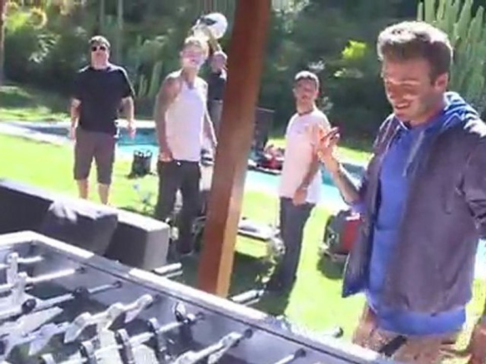 Beckham trổ tài chơi bi lắc