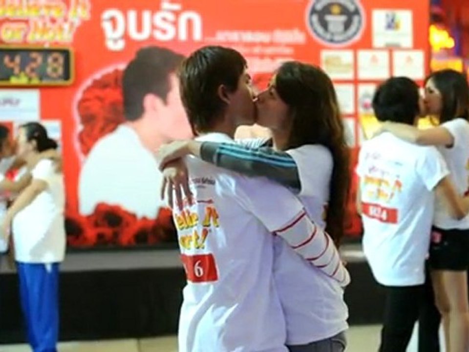 Kussmarathon in thailand: lippe an lippe für saftiges preisgeld