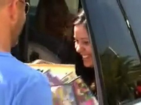 Gwen Stefani running errands with Kingston