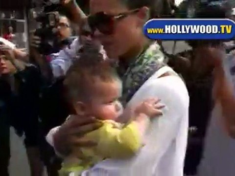 First Sighting of Jessica Alba's BABY!!!