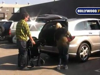 Gwen Stefani and Baby Zuma shop for Christmas