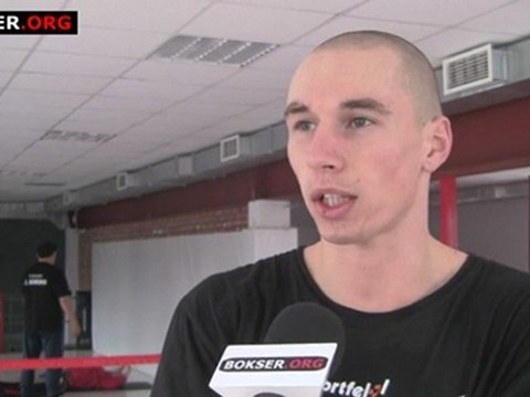 Dariusz Sęk przed walką z Szalwą Dżomardaszwilim w Olsztynie (14.02.2012)