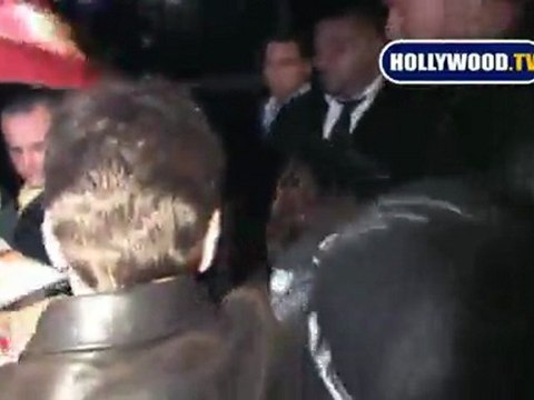 Eva Longoria Parker Gets Mobbed By Autographers