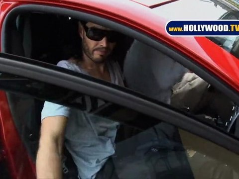 Russell Brand Questioned About Dropped Violence Charges