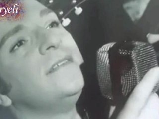 Zeki Müren / Bir Yâreli Kuş Çırpınıyor Sanki Telinde