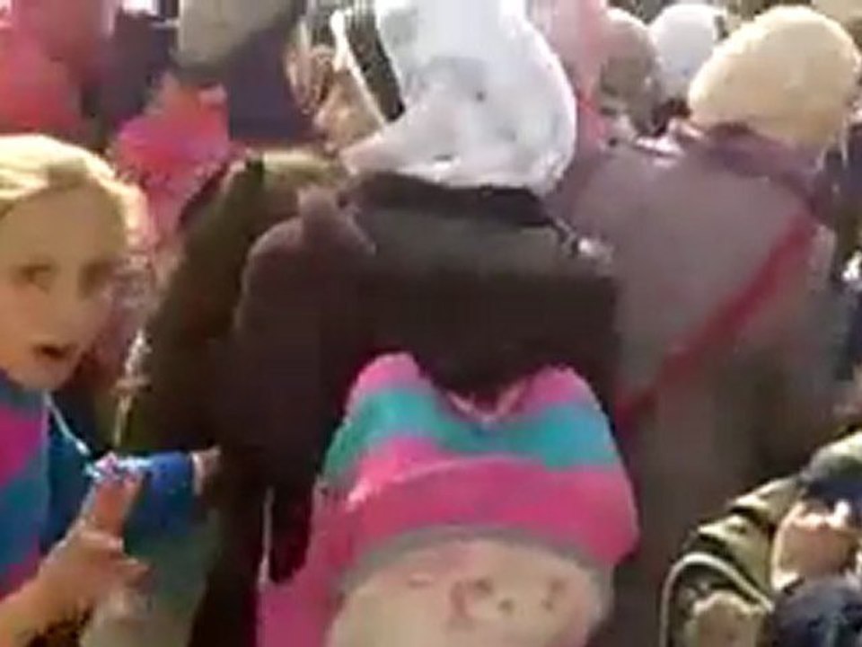 فري برس   ادلب كللي مظاهرة طلابية 14 02 2012