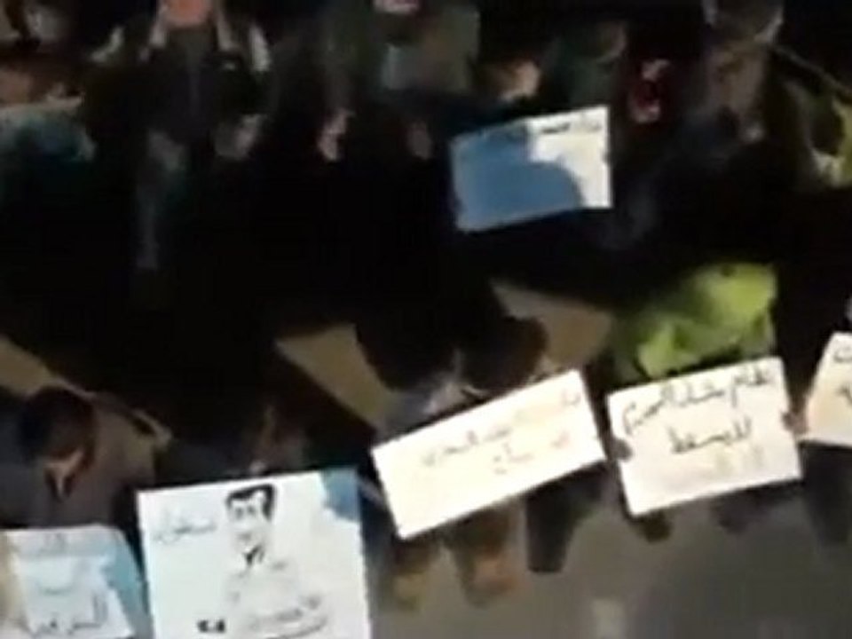 فري برس   ادلب   بسنقول    مظاهرة مسائية نصرة لاهالي حمص14 2 2012