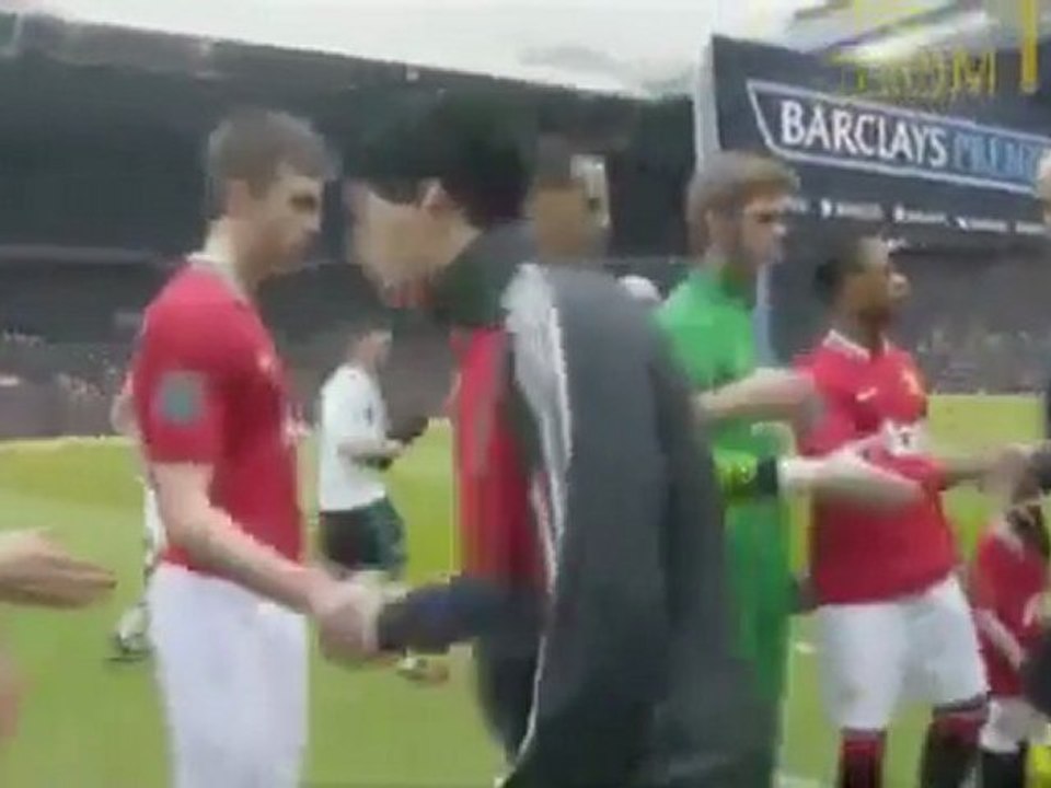 Luis Suarez refuse de serrer la main de Patrice Evra