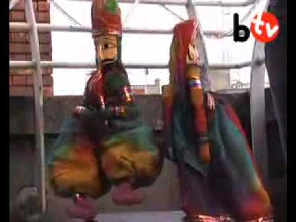 INDIAN PUPPET DOLL DANCE (BalconyTV)
