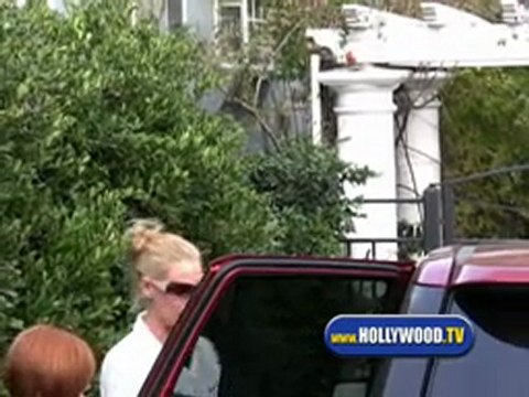 EXCLUSIVE: Katherine Heigl Street Searching and Out With Mom