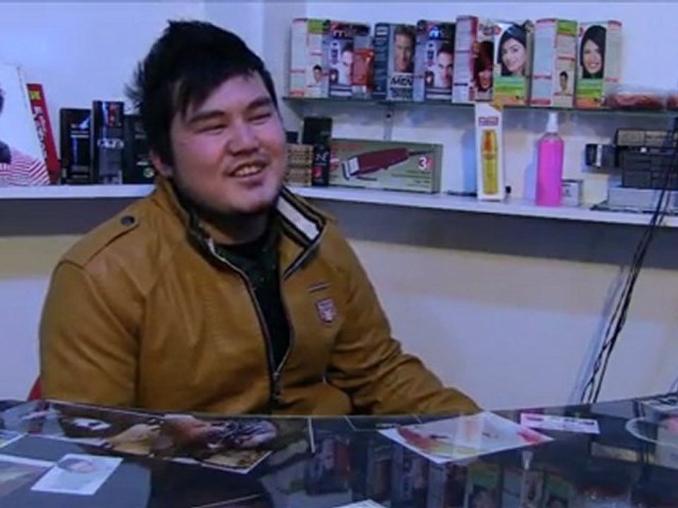 Male Afghan fashionistas makeover Kabul