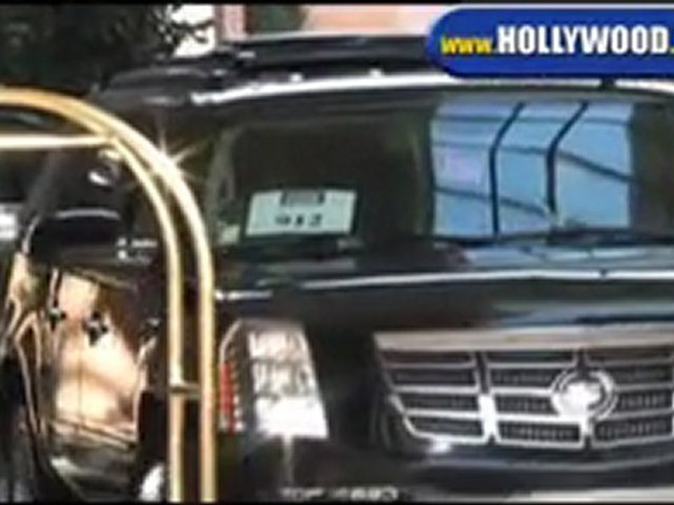 Exclusive:Usher Leaves Beverly Wilshire Hotel.