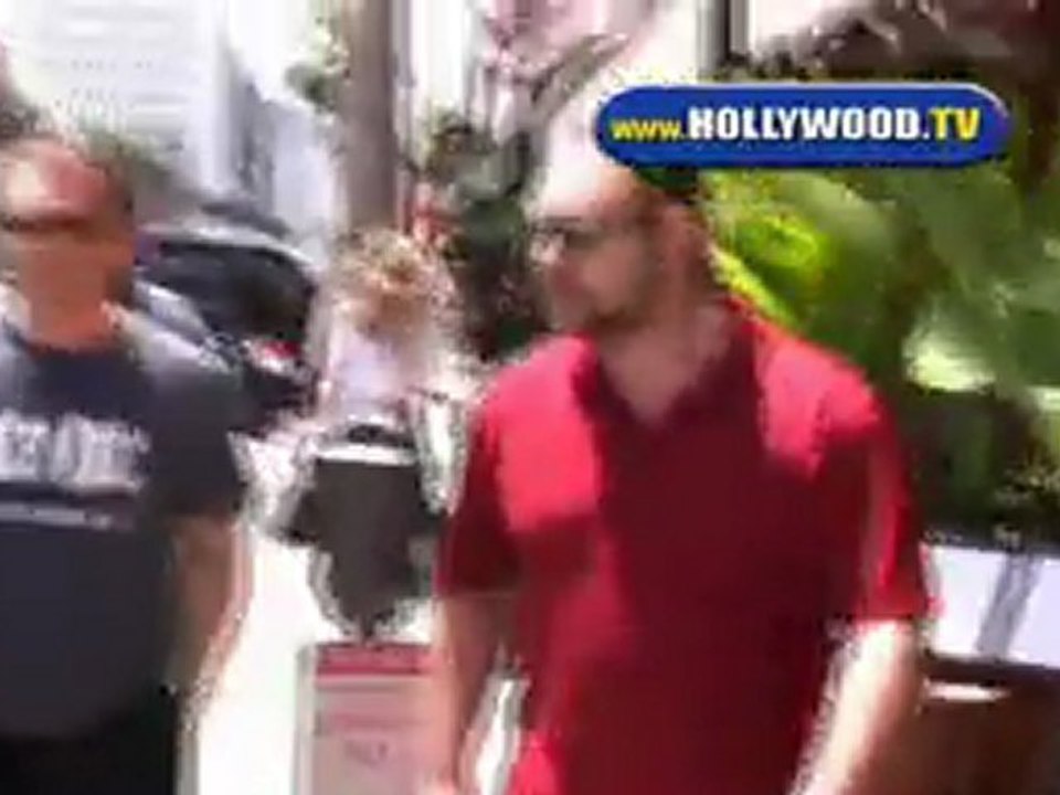 Russell Crowe Having Lunch in Beverly Hills.