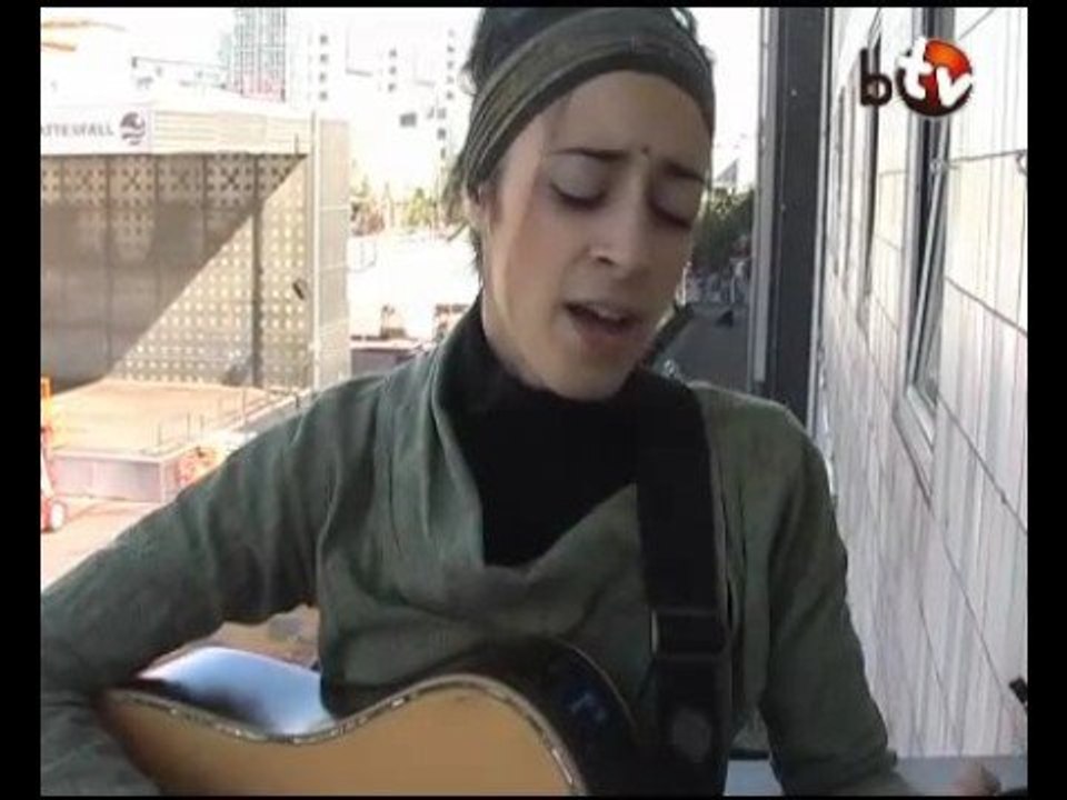 GRAZIELLA SCHAZAD - MESS (BalconyTV)
