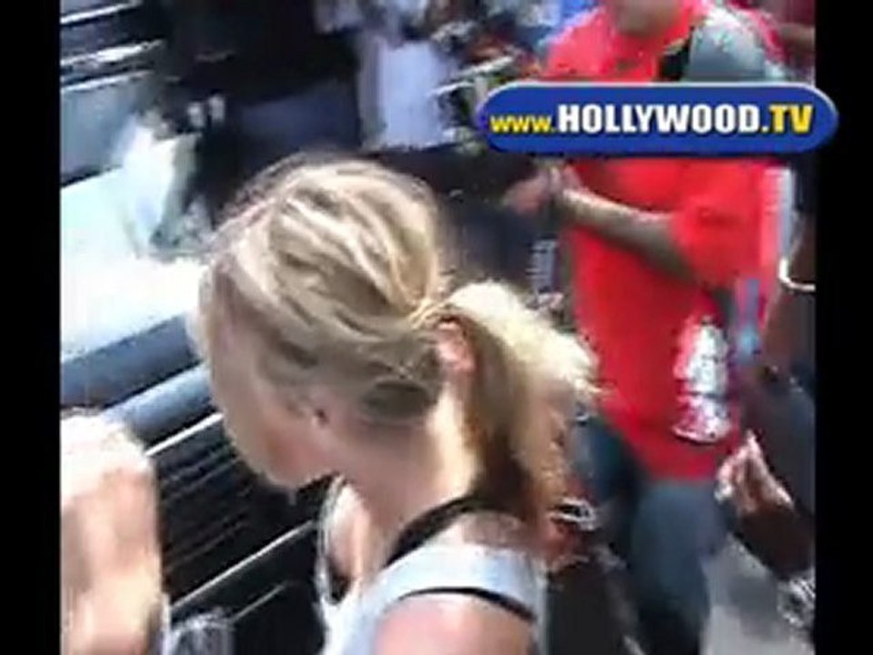 Hilary Duff Shops Friday Afternoon