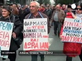 Les retraités grecs manifestent contre les... - no comment