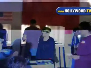 Christina Aguilera Votes in Los Angeles