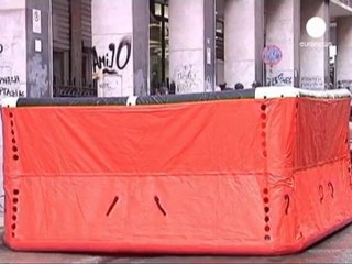 Grecia: minacciano il suicidio per il licenziamento in vista