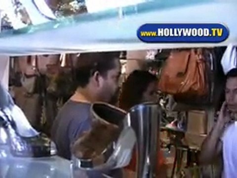 Britney Spears Shops For Shoes