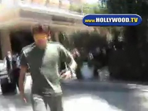 John Mayer Leaves The Four Season Hotel