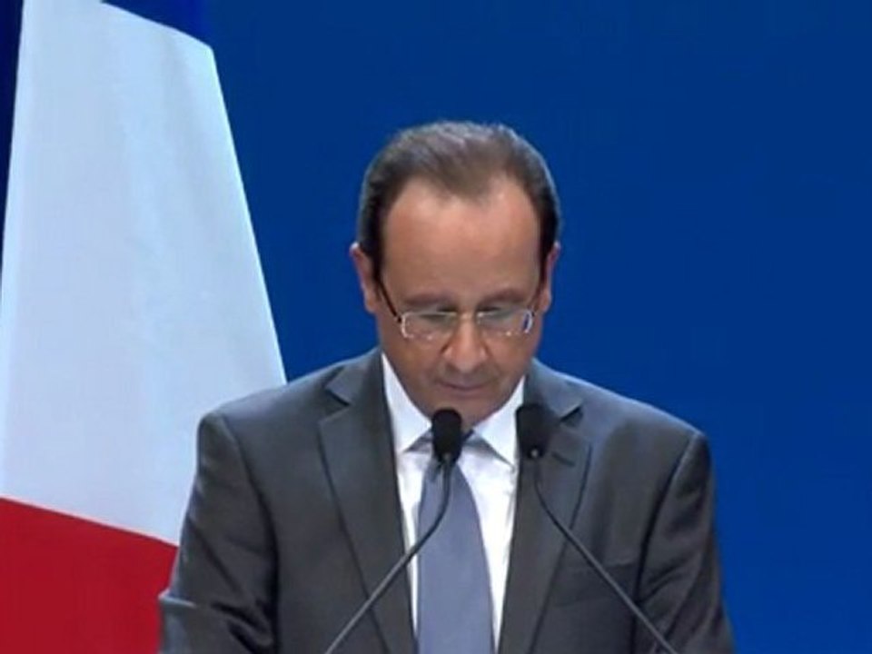 Hollande ironise sur l'entrée en campagne de Sarkozy