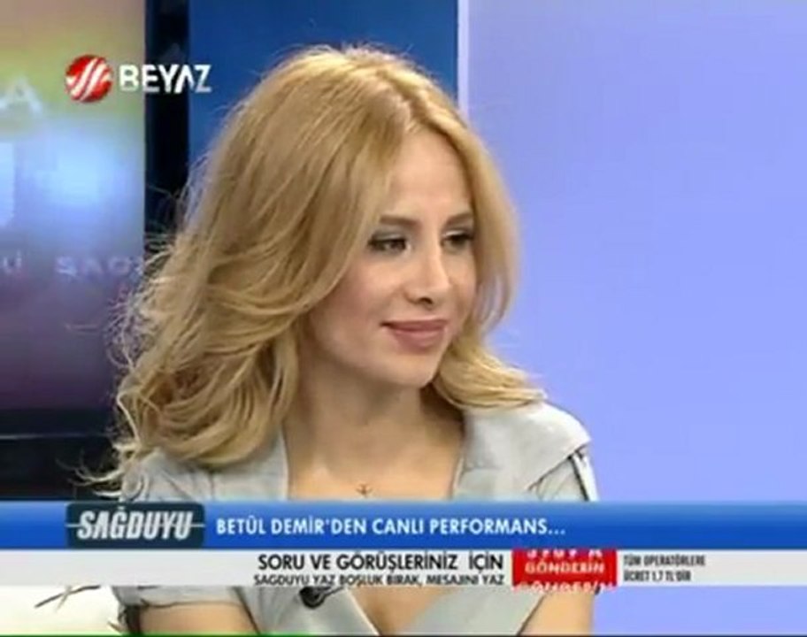 Betül Demir Neydi Bir Arada Tutan Şey İkimizi (Beyaz TV Canlı Performans)