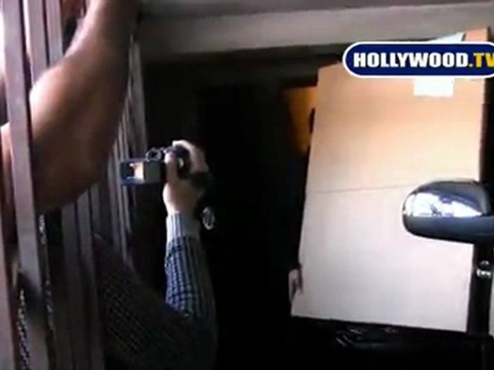 First Sighting Of Lindsay Lohan Since Arrest Warrant