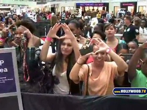 Omarion Performs At Millions Of Milkshakes Westfield Culver City