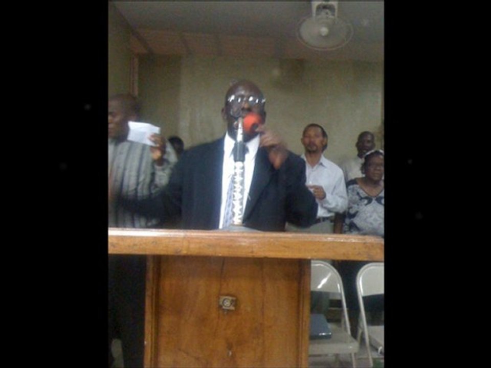 Mesi senye pou sa ou fe pou mwen Par Past. Roger W. Charles