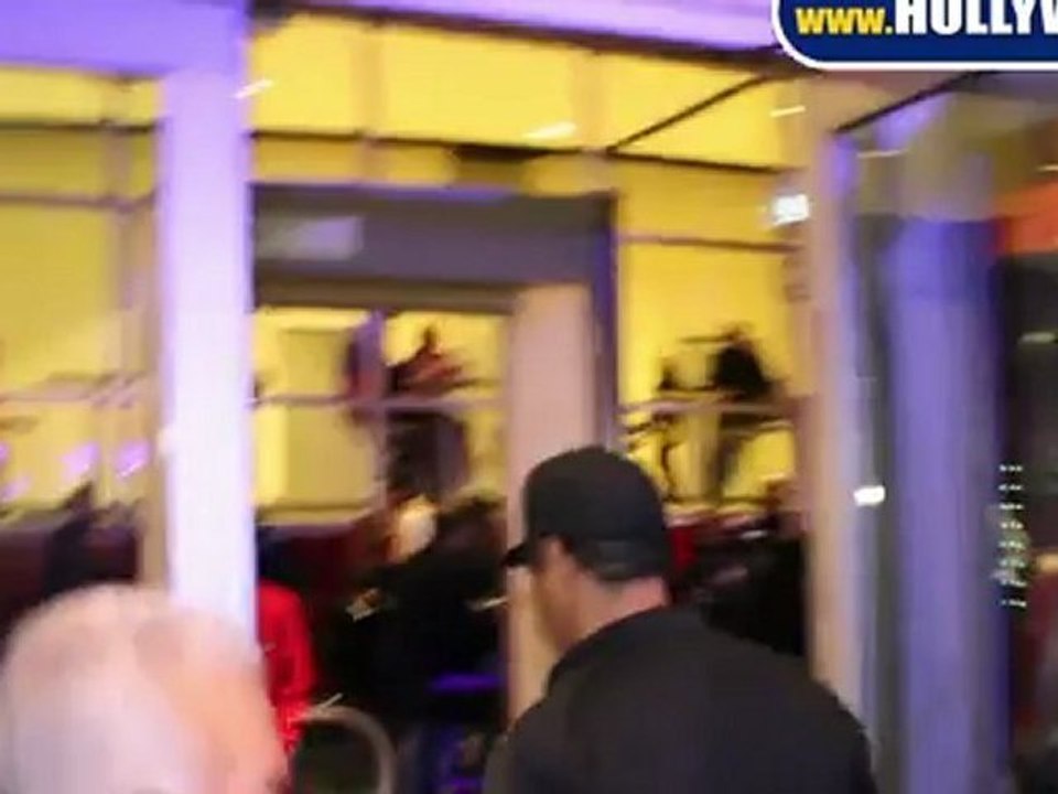 Denzel Washington Enters Staples Center