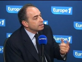 Copé dénonce la "vision rabougrie" des "adversaires" de Sarkozy