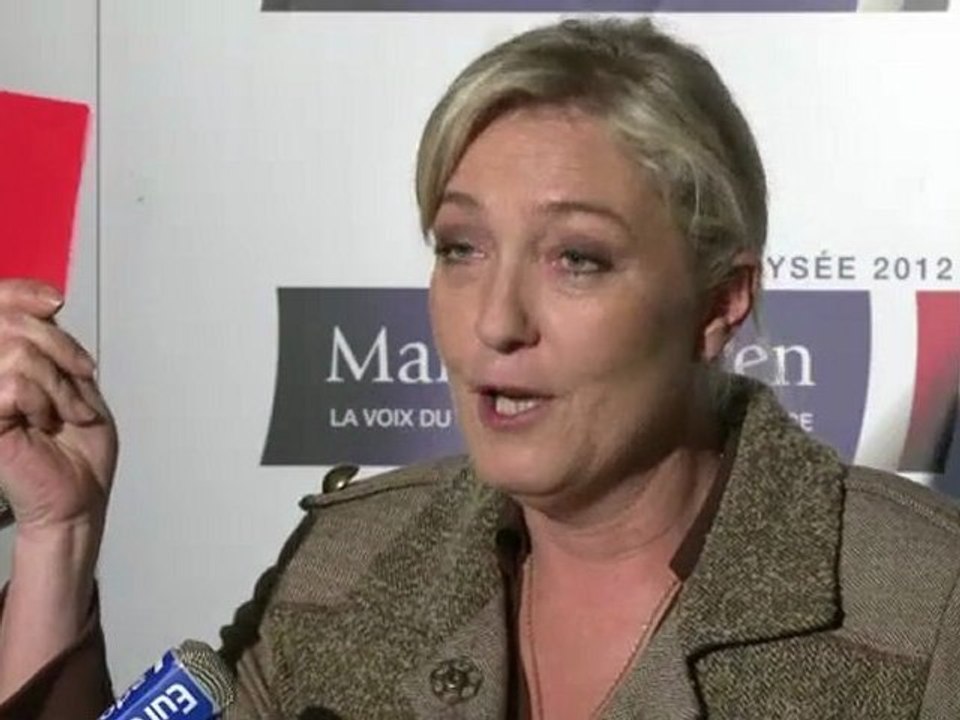 Marine Le Pen décerne un carton rouge à Nicolas Sarkozy